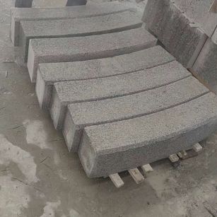 常州芝麻白弧形路牙石