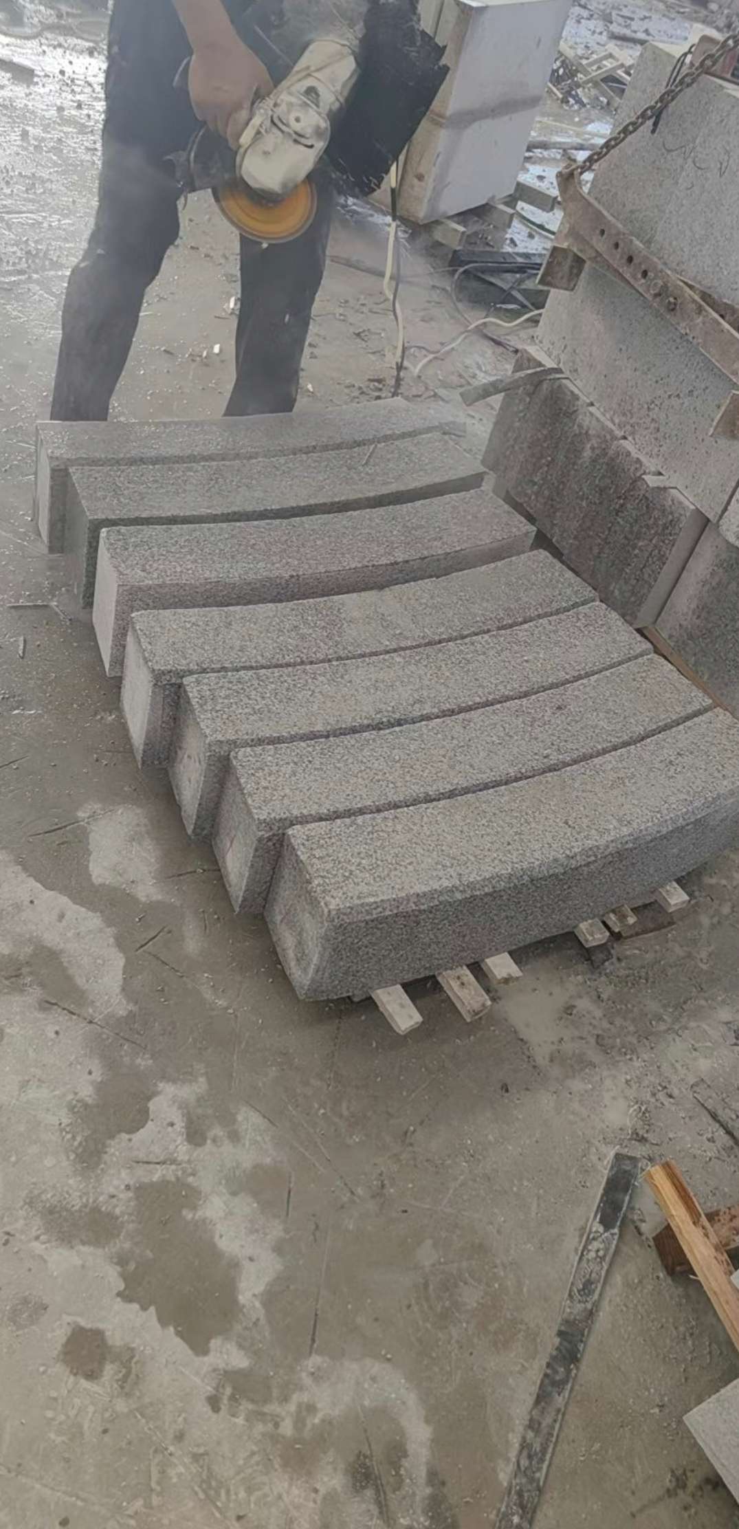 常州芝麻白弧形路牙石